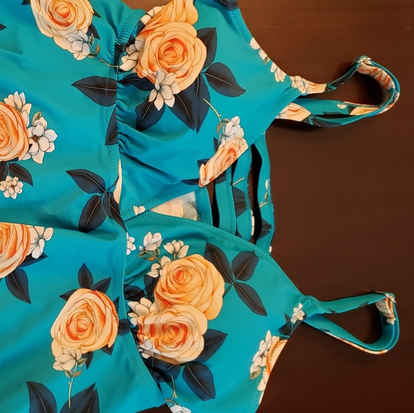 Cupshe Ashley Floral Ruffle Tankini - Picture 2 of 11